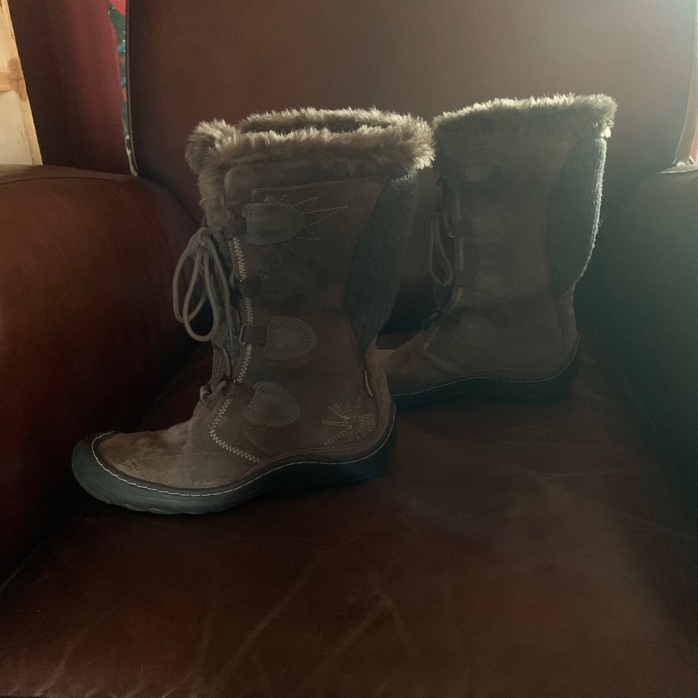 Snow Boots - Picture 3 of 8